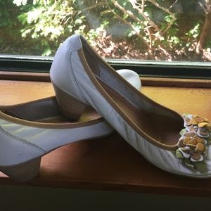 Low heel white Italian leather pumps